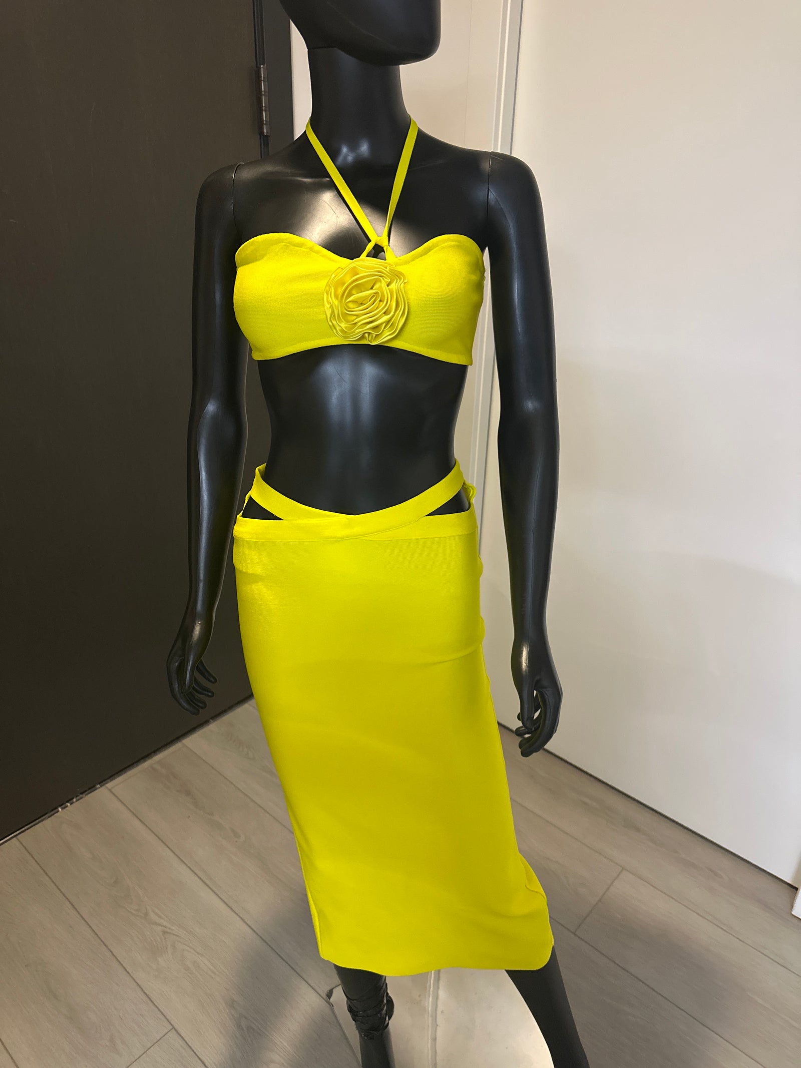 New! 2 Piece Yellow Skirt Set! Medium!