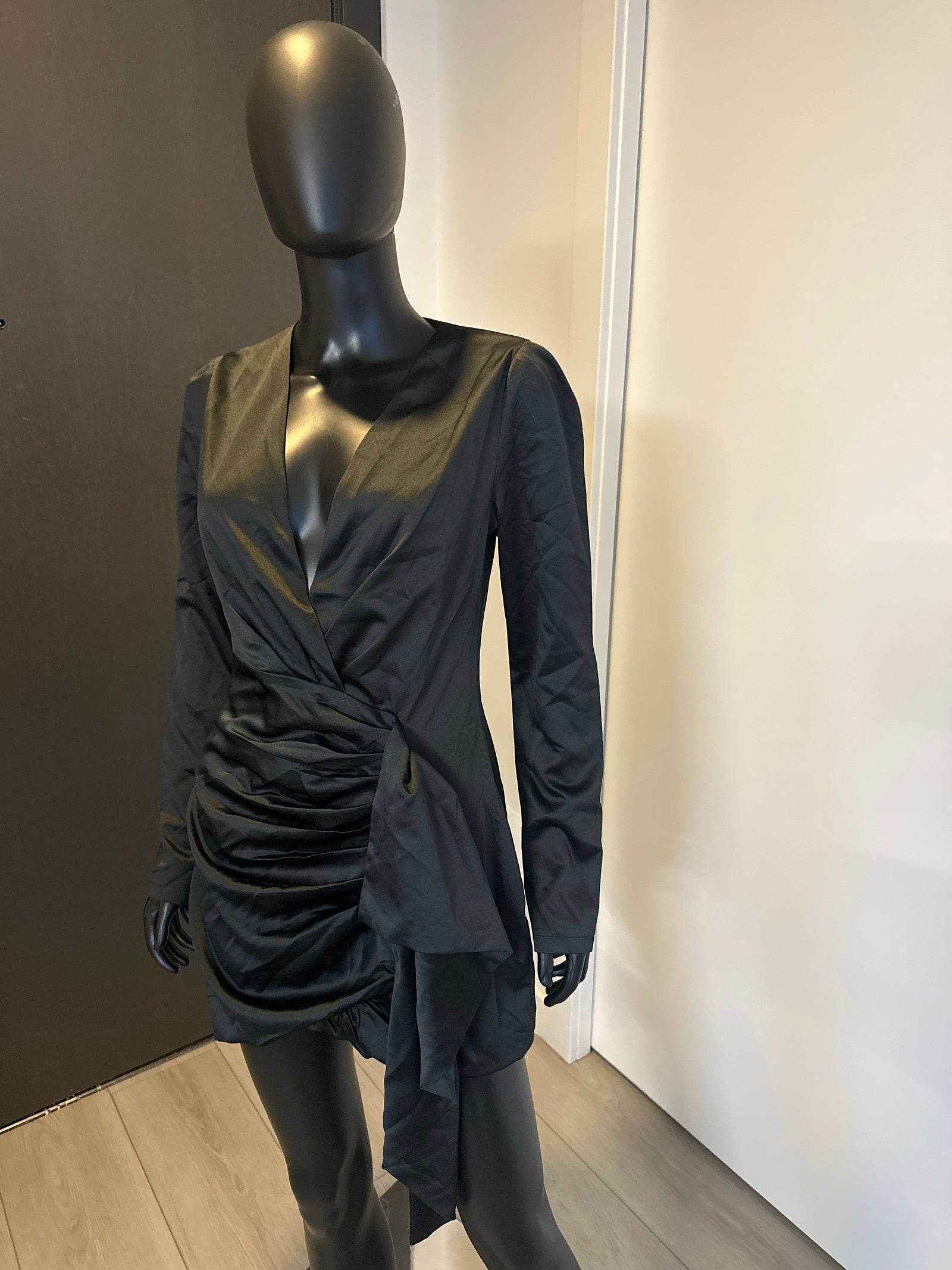 Medium! Satin Black Dress!