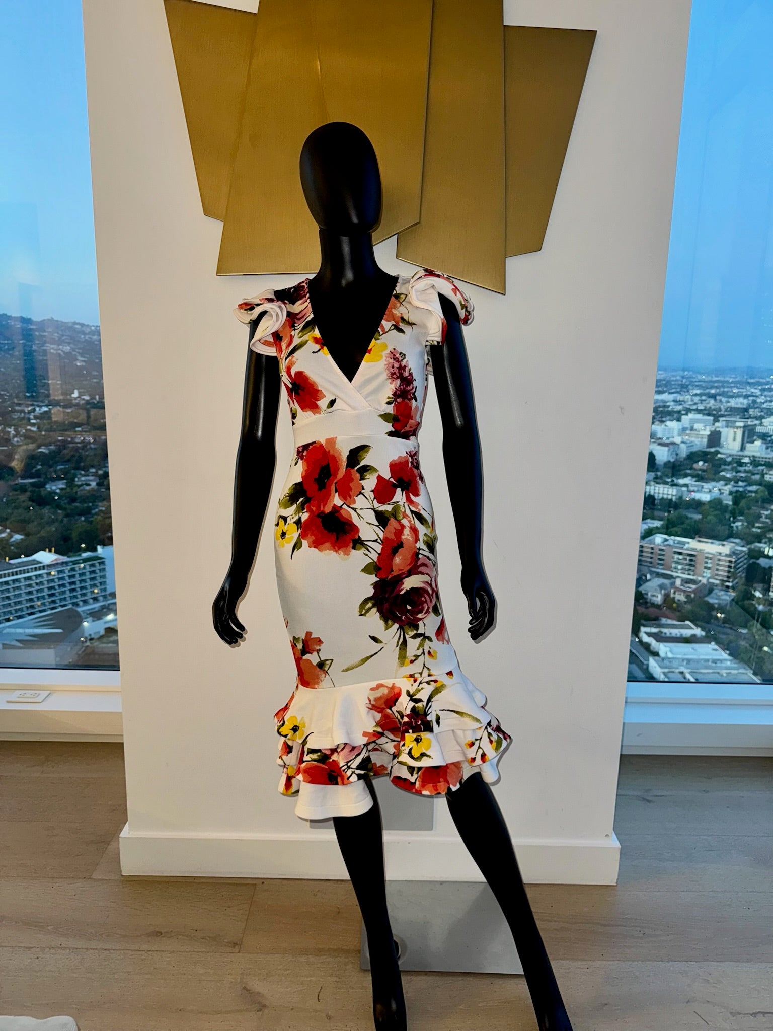 Cute White dress with flower print. Small