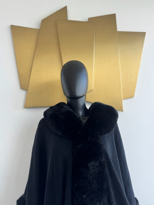 Black and Lovely Sleeveless Sweater Coat