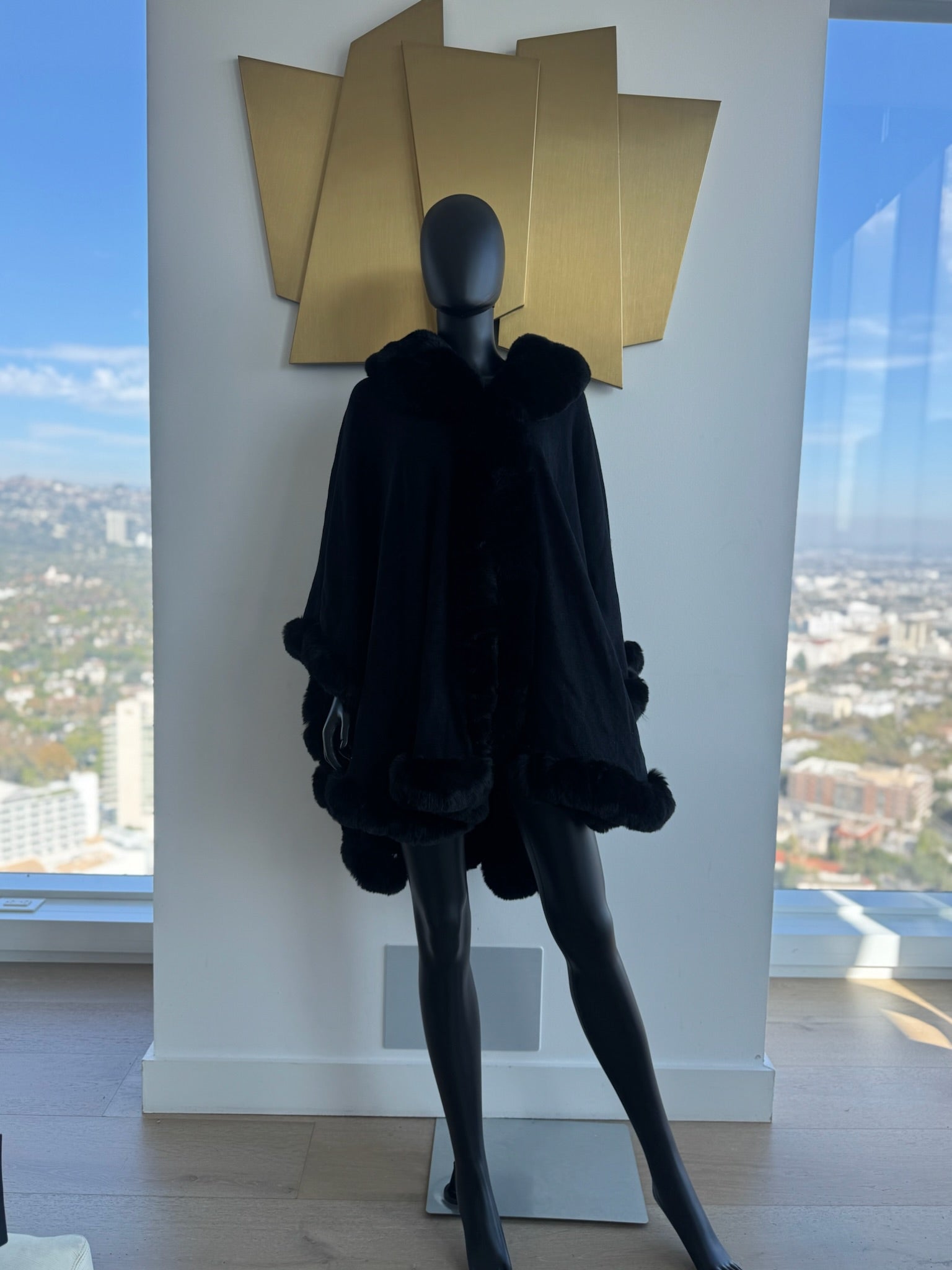 Black and Lovely Sleeveless Sweater Coat