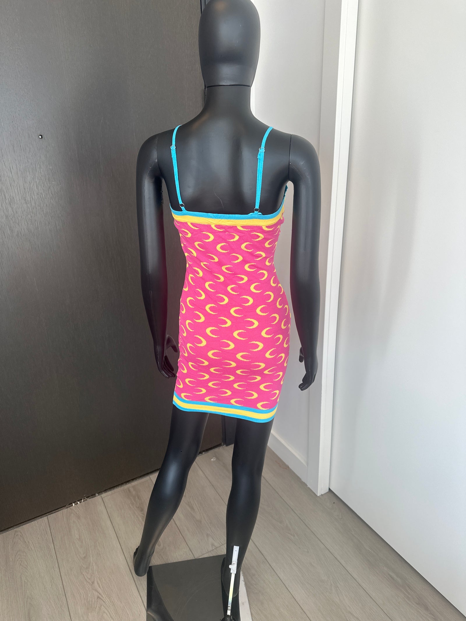 NEW!!! Chic Sleeveless Dress Medium