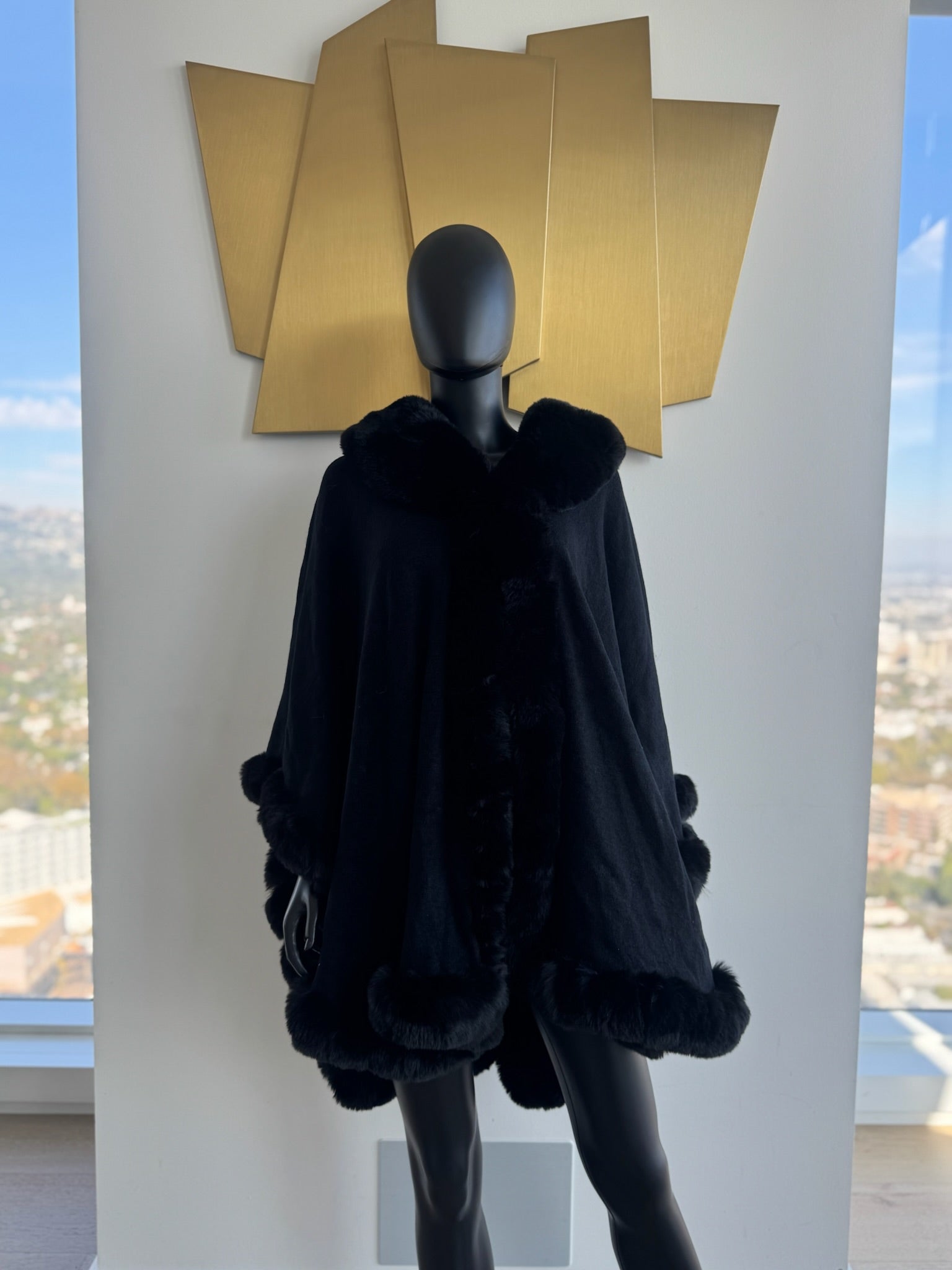 Black and Lovely Sleeveless Sweater Coat