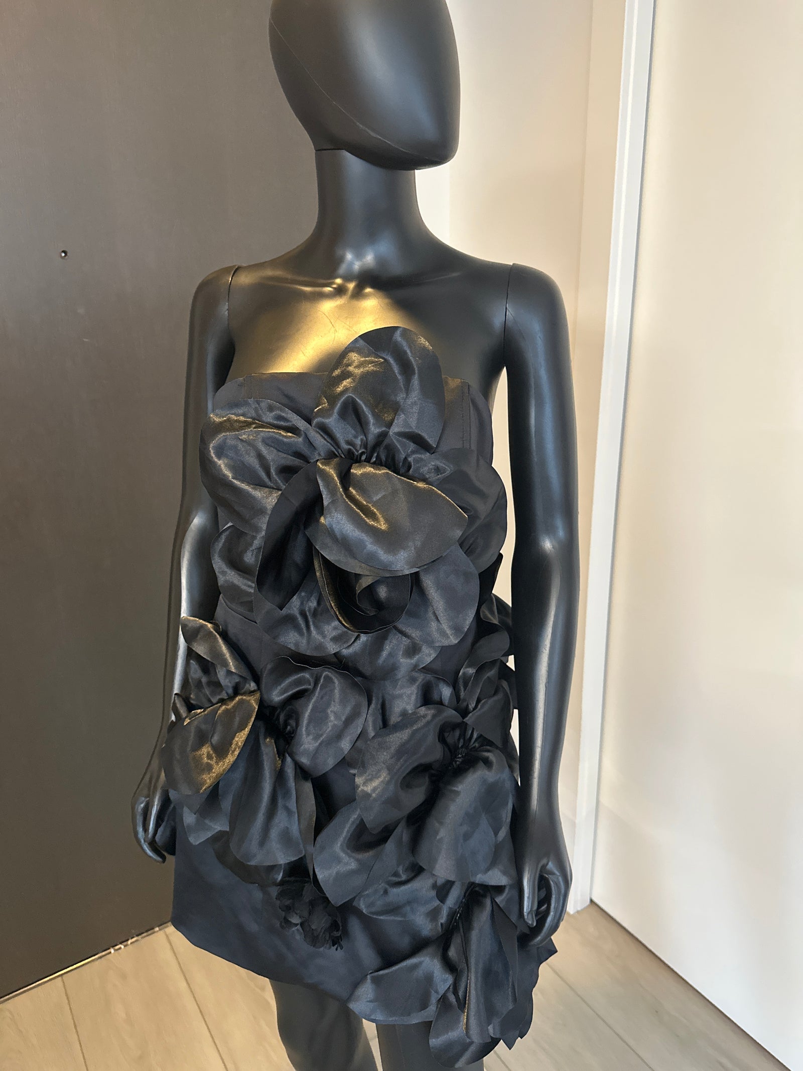 New! Black Tub Designed Dress! Large