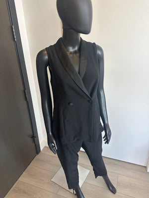 Chic Black Sleeveless Jumpsuit Medium
