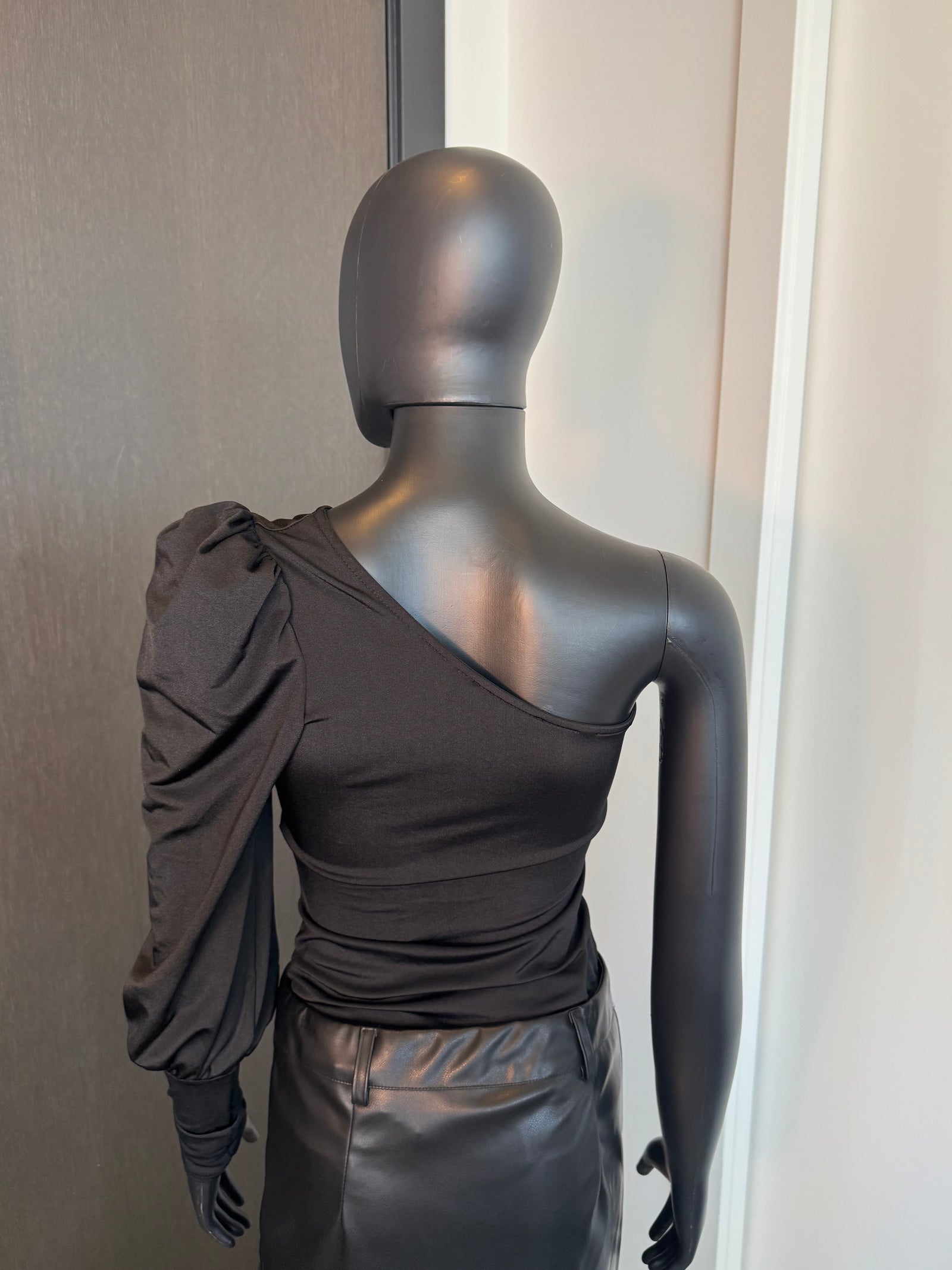 Chic Black One Shoulder Bodysuit Medium