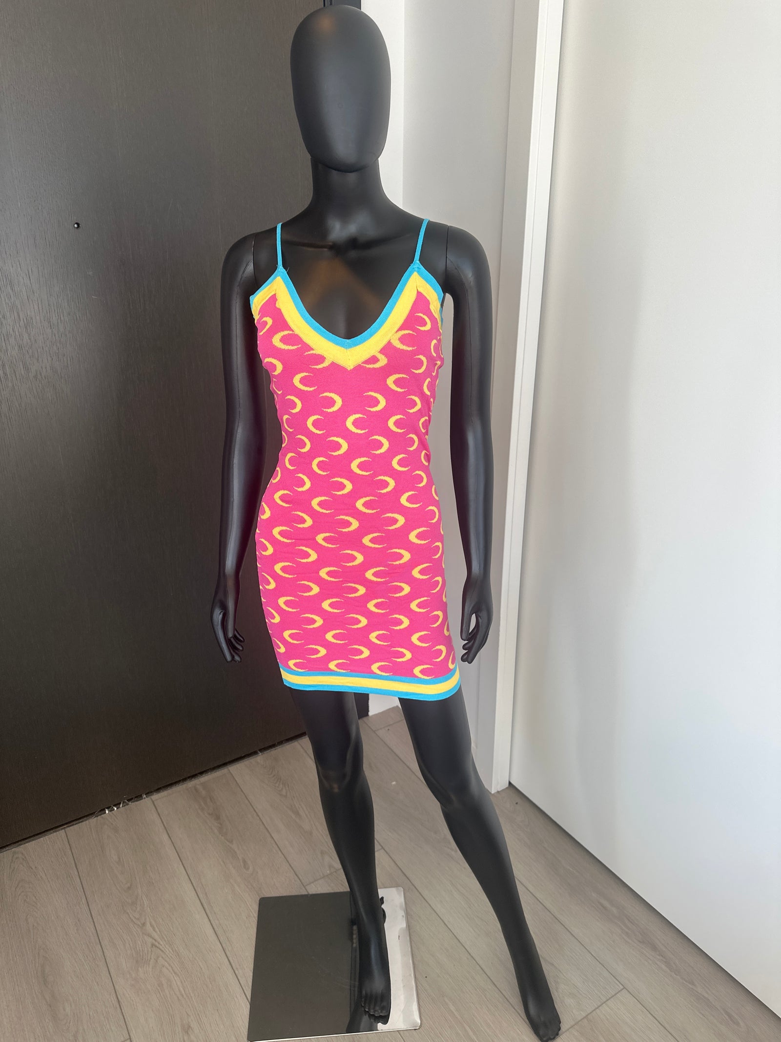 NEW!!! Chic Sleeveless Dress Medium