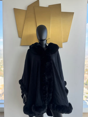 Black and Lovely Sleeveless Sweater Coat