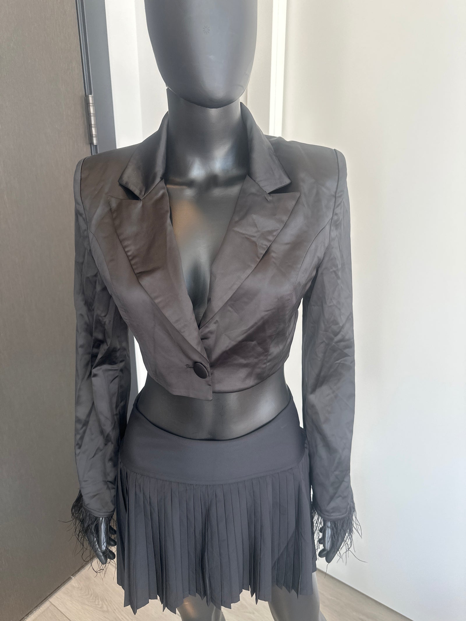 Chic Black Short Blazer Small