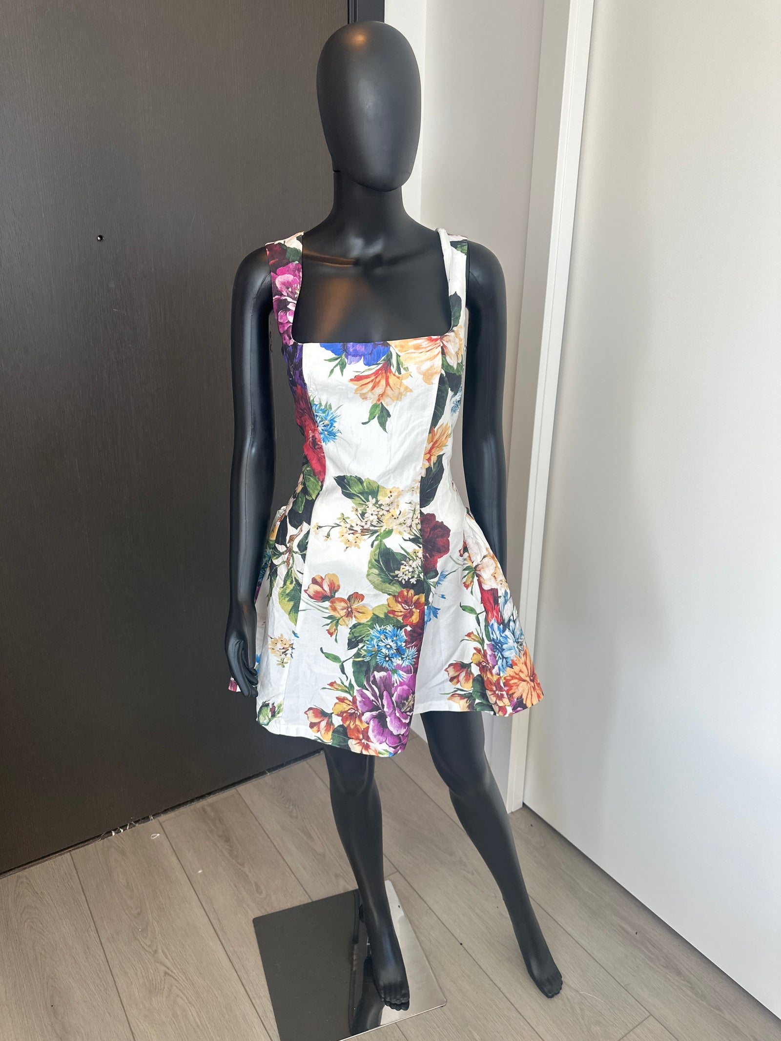 NEW!! Chic White and Floral Dress Large