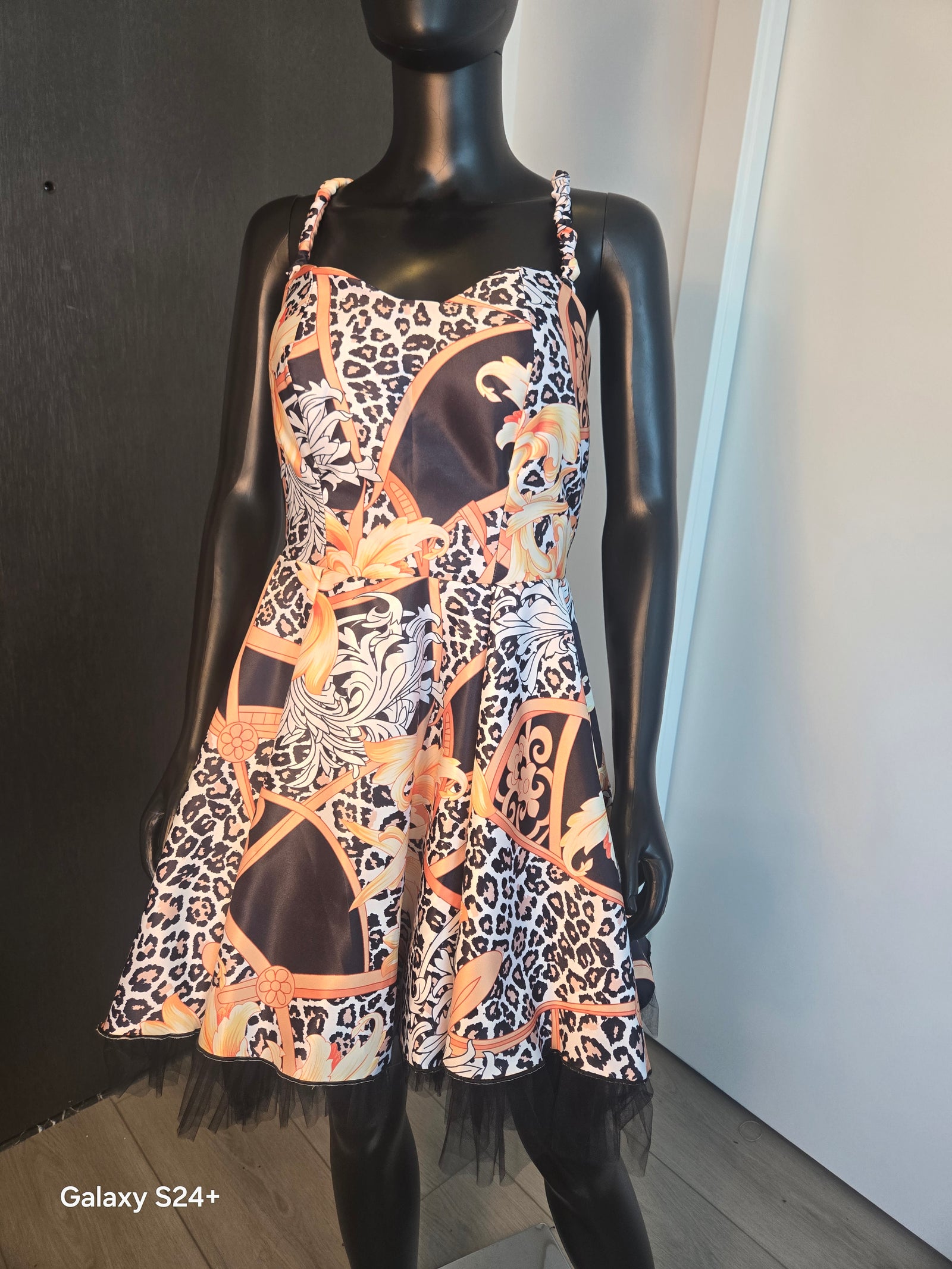 BLACK DRESS W/ANIMAL PRINTS MEDIUM