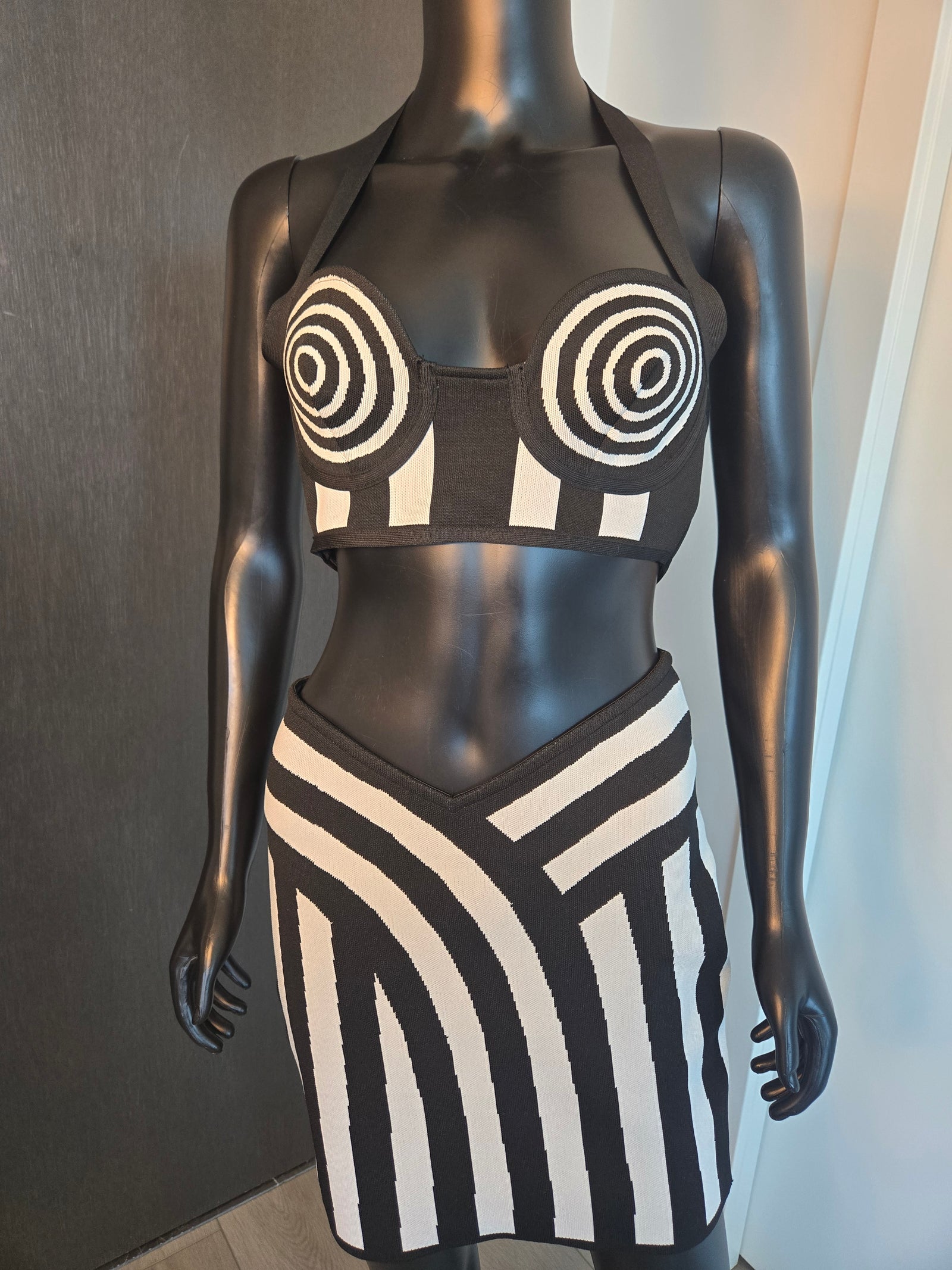 Cute!!! TWO PIECE SKIRT SET MEDIUM