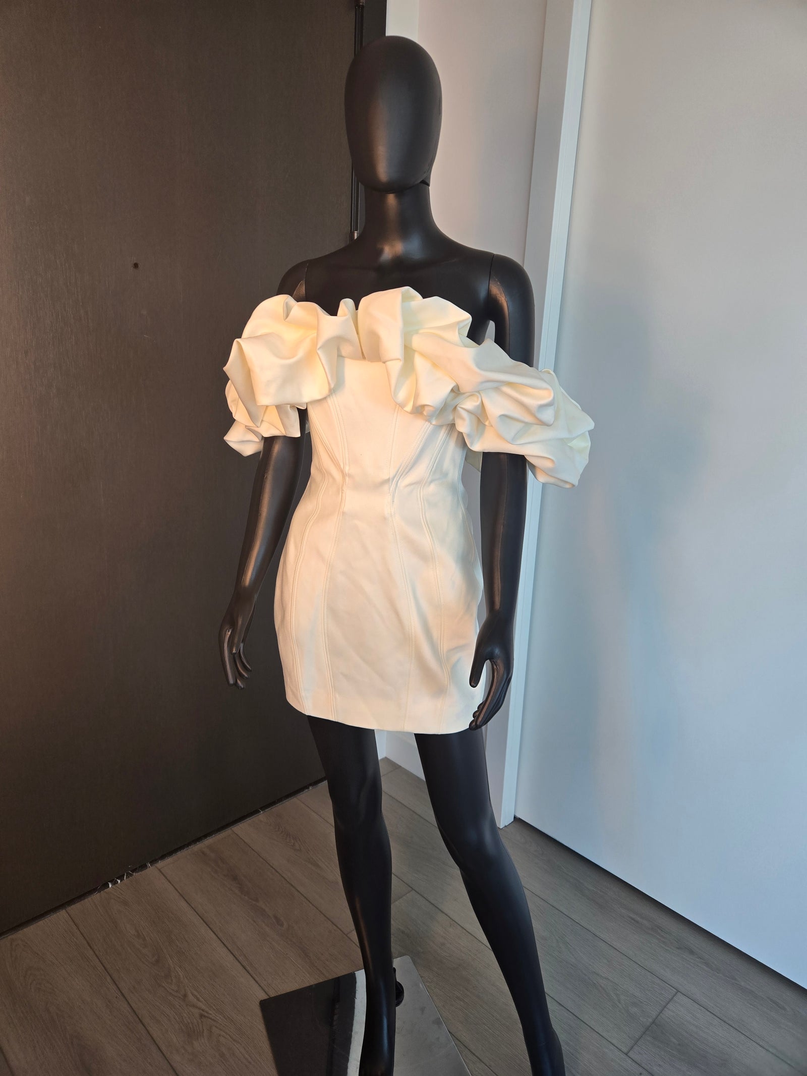 Cute! Dress Cream size Small