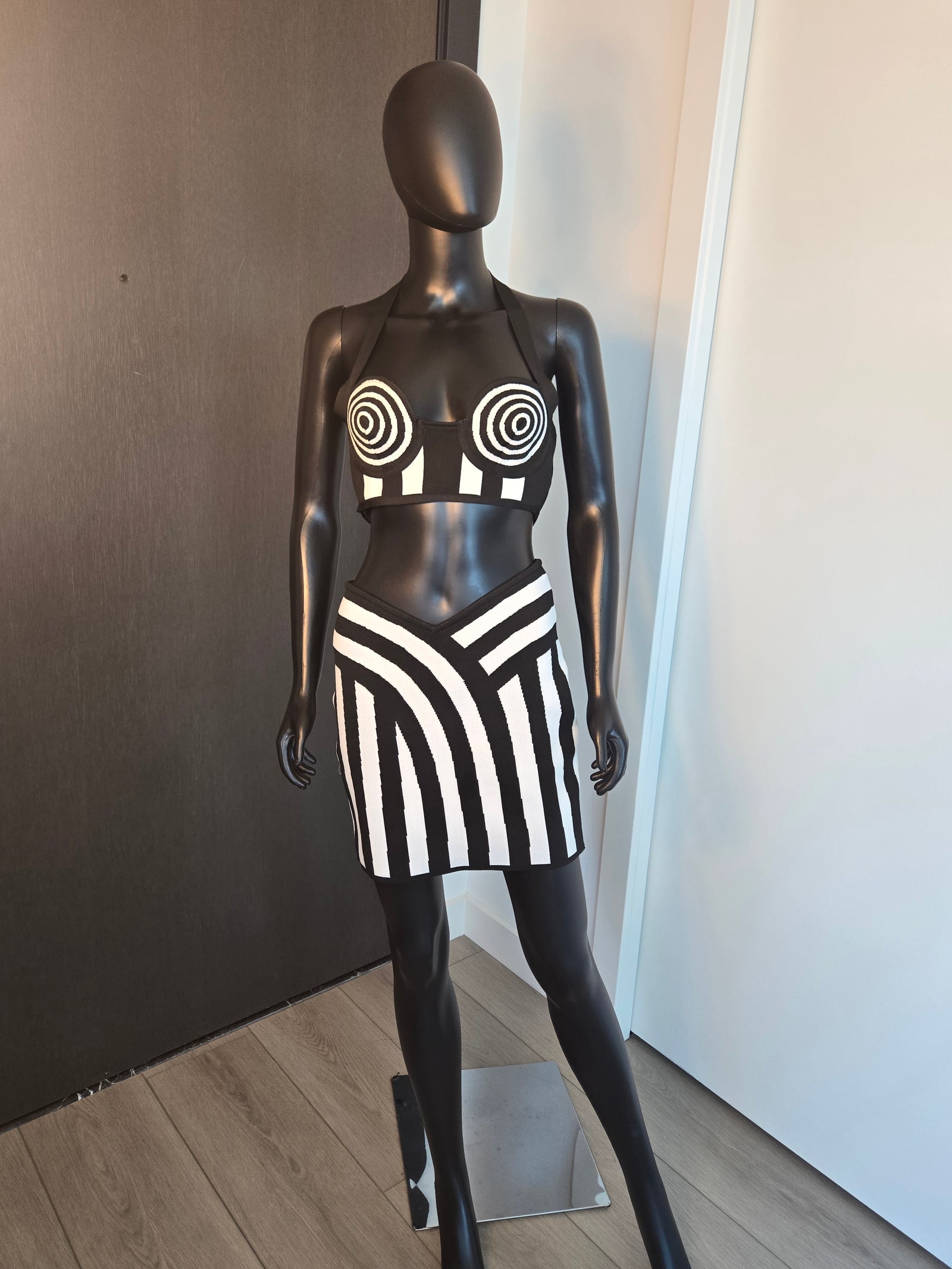 Cute!!! TWO PIECE SKIRT SET MEDIUM