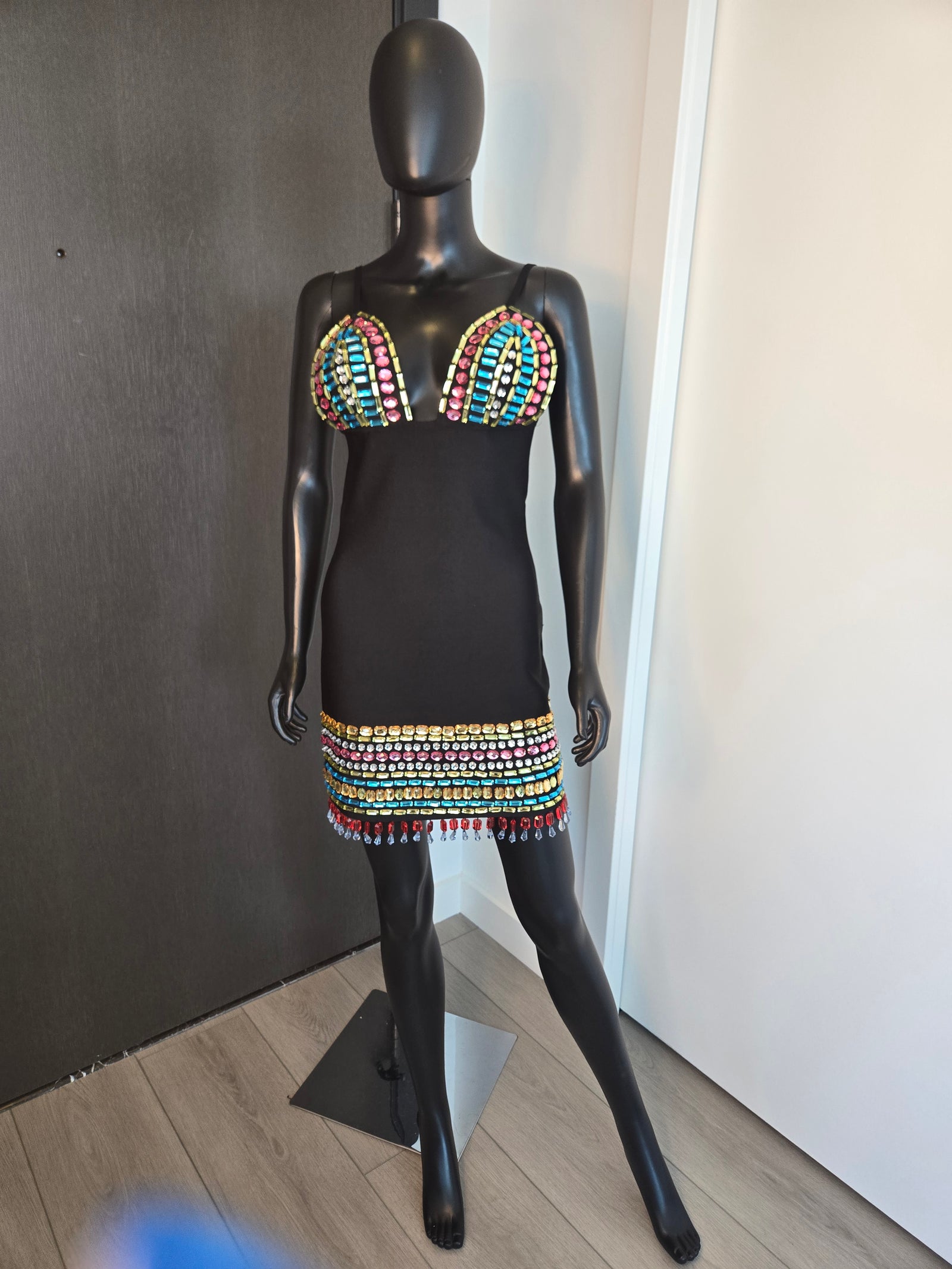 BEAUTIFUL BLACK EMBELLISHED DRESS MEDIUM