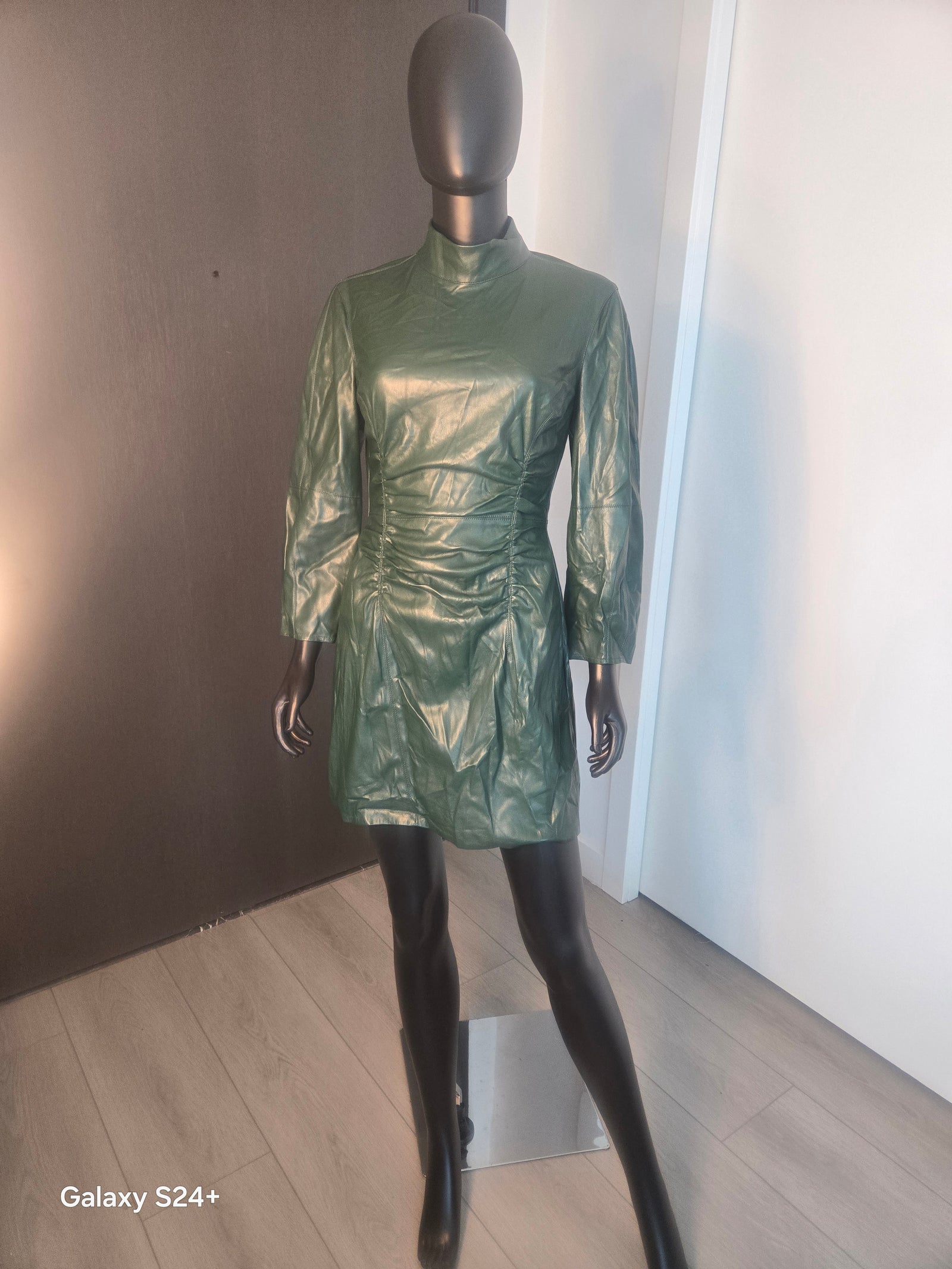 PLEATHER DRESS GREEN MEDIUM