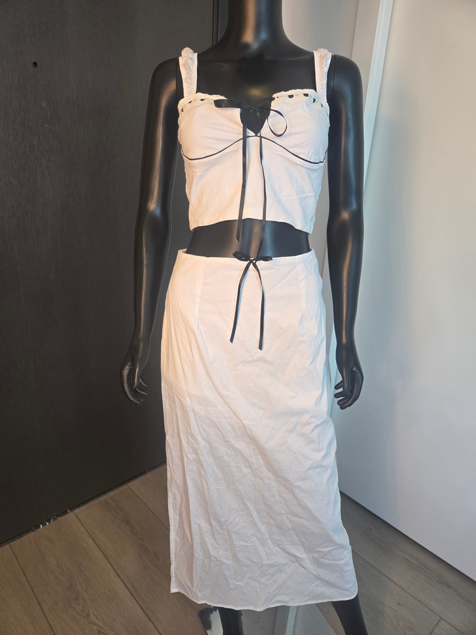 NEW!!! SKIRT SET WHITE MEDIUM