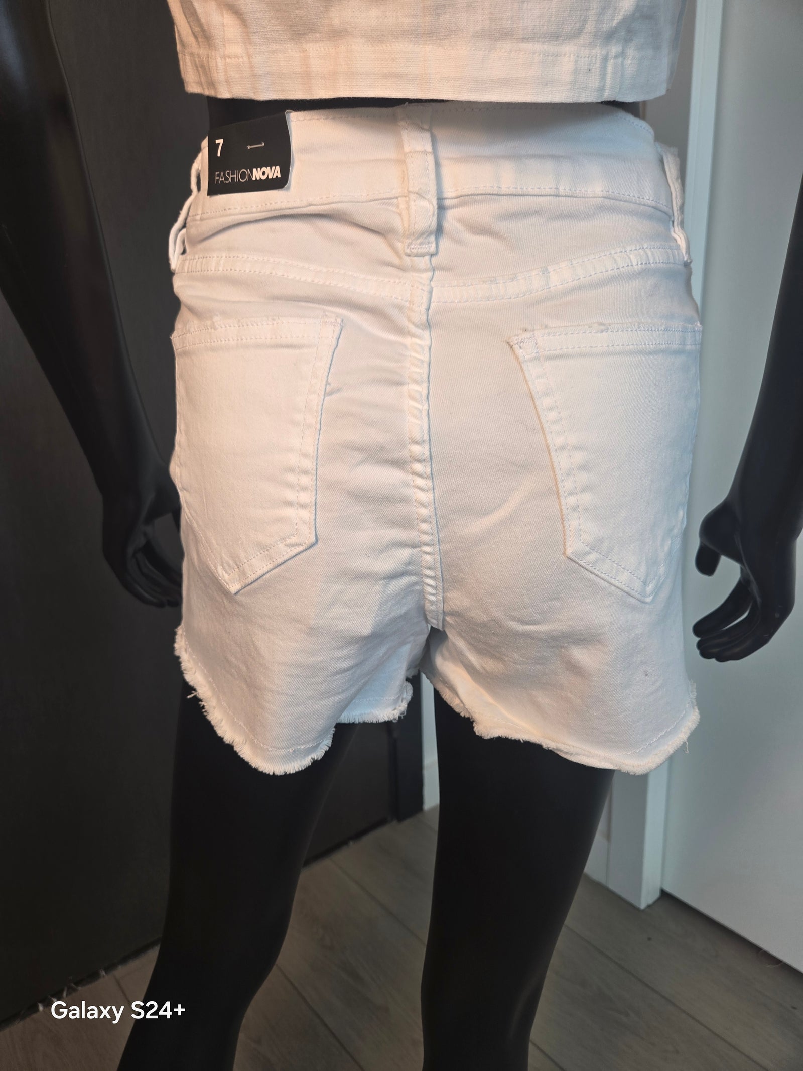 NEW!!! WHITE SHORTS SIZE 7