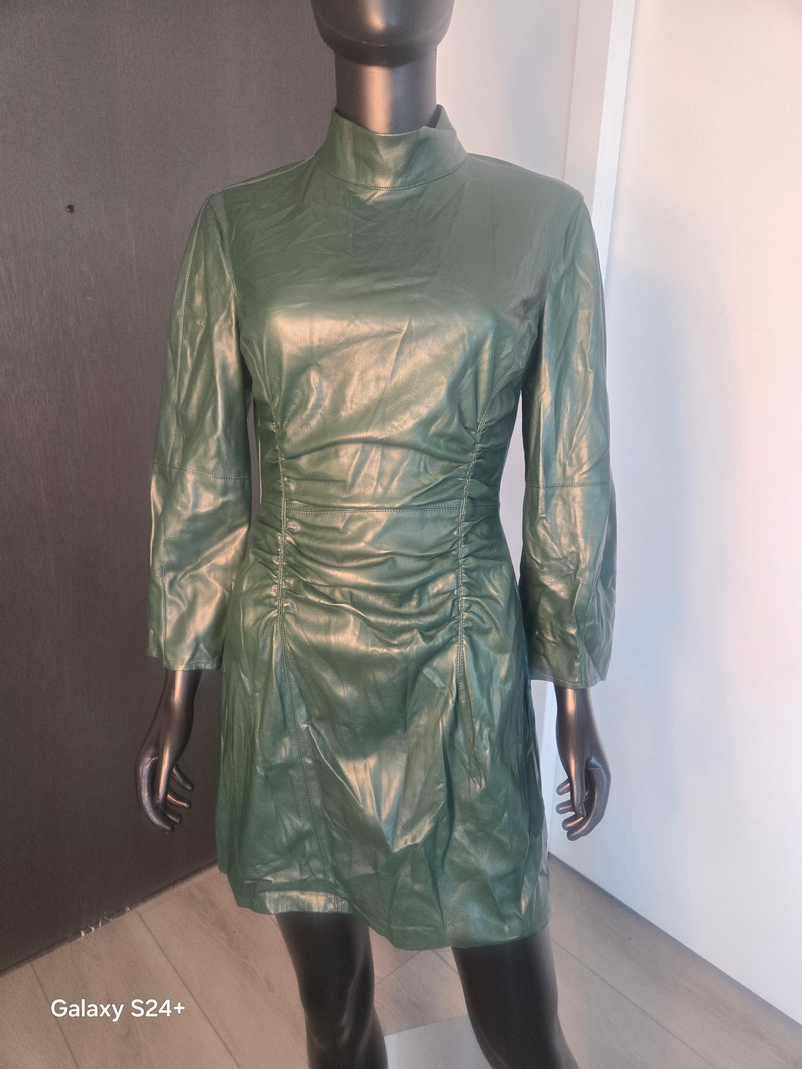 PLEATHER DRESS GREEN MEDIUM