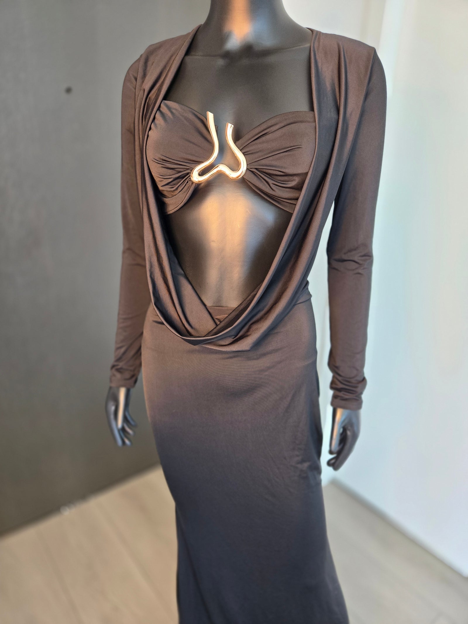 New!! Black Gown, size Medium