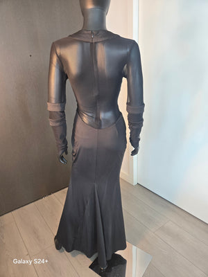 SCOOP NECK BLACK GOWN MEDIUM