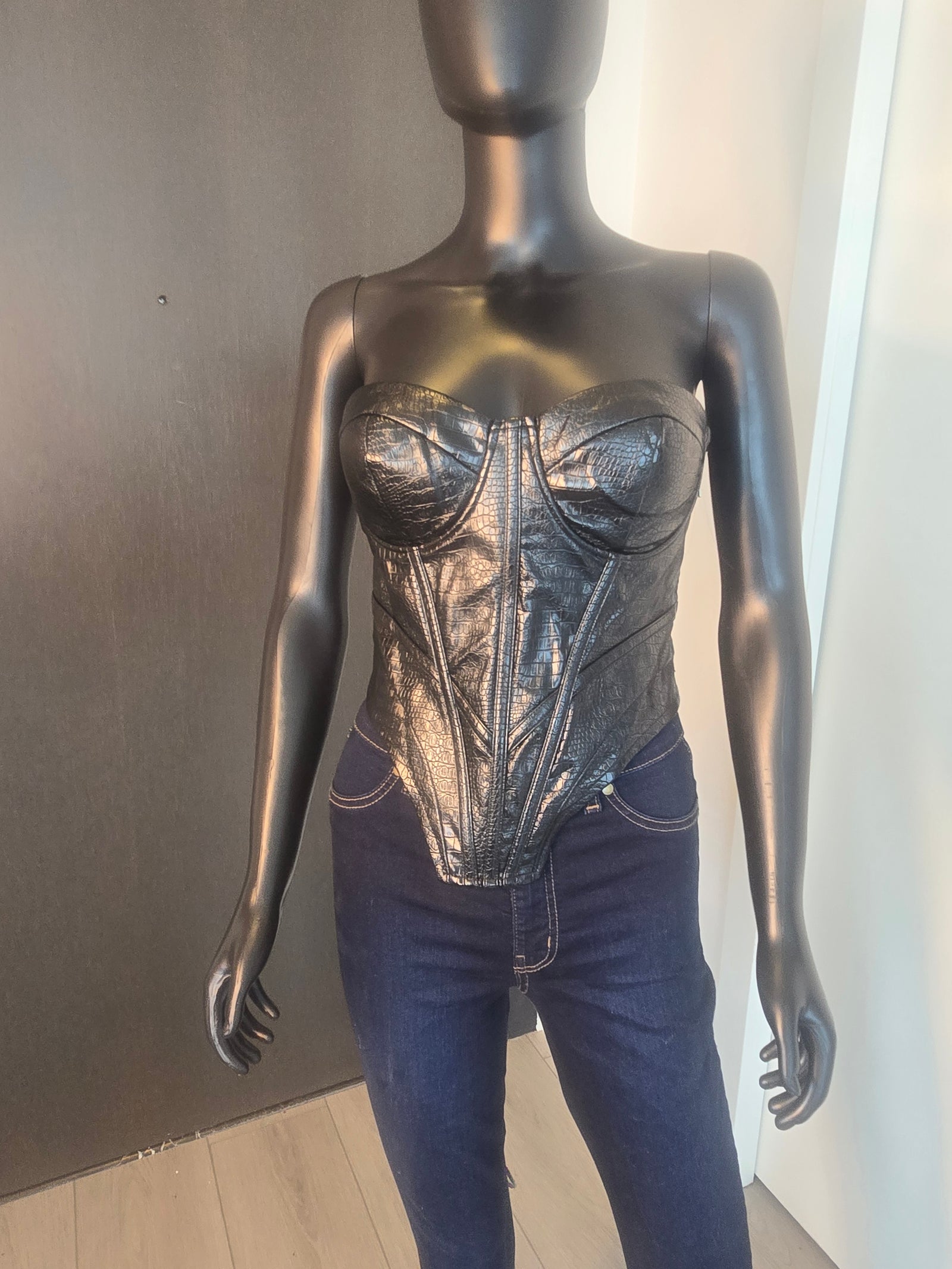 CUTE TOP ONLY BLACK MEDIUM