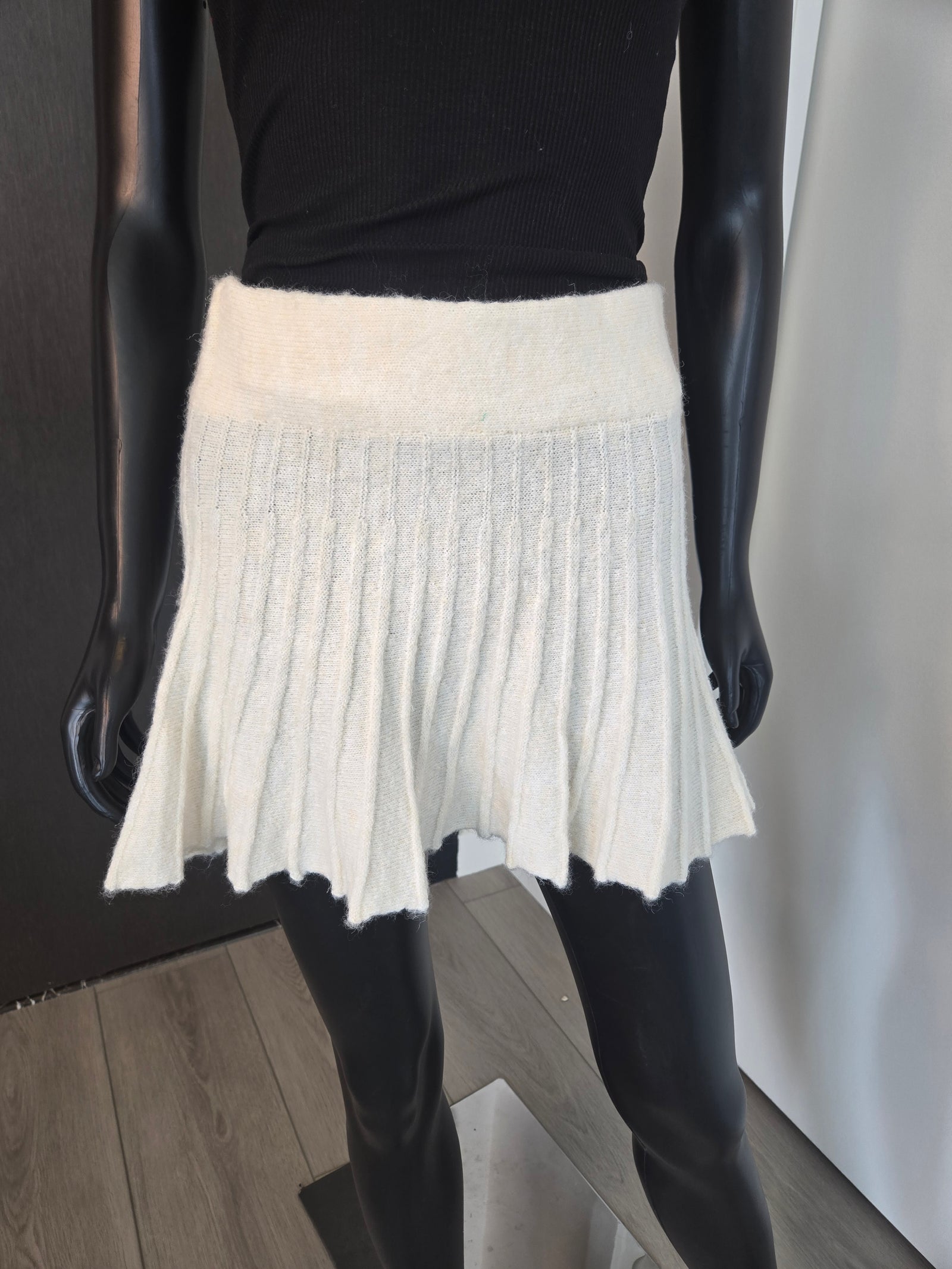 NEW!!! CREAM SKIRT ONLY MEDIUM