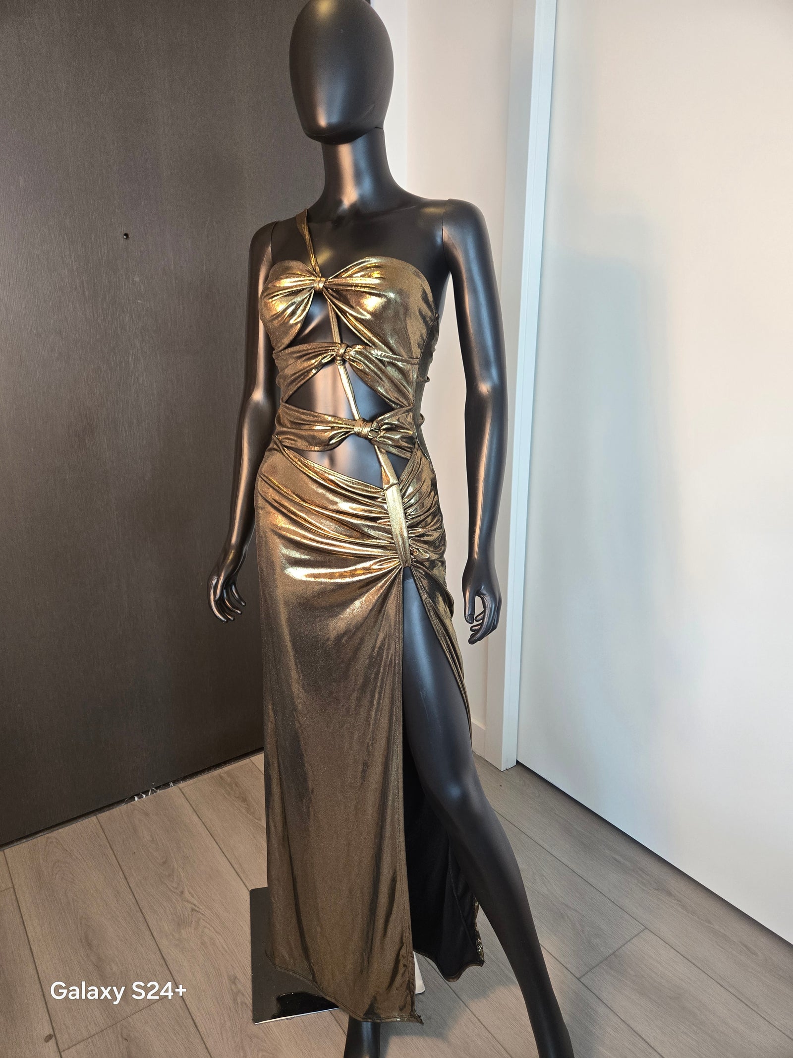 NEW!!! GOLD GOWN MEDIUM