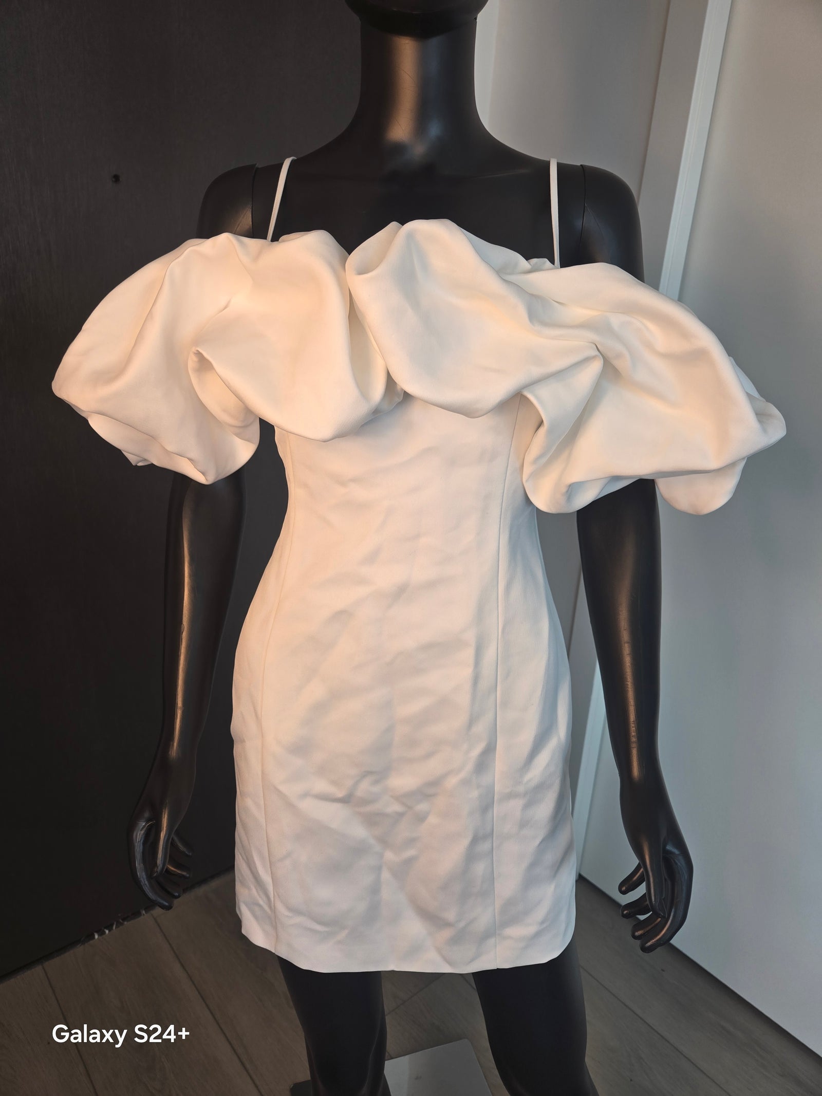 NEW!!! WHITE DRESS MEDIUM