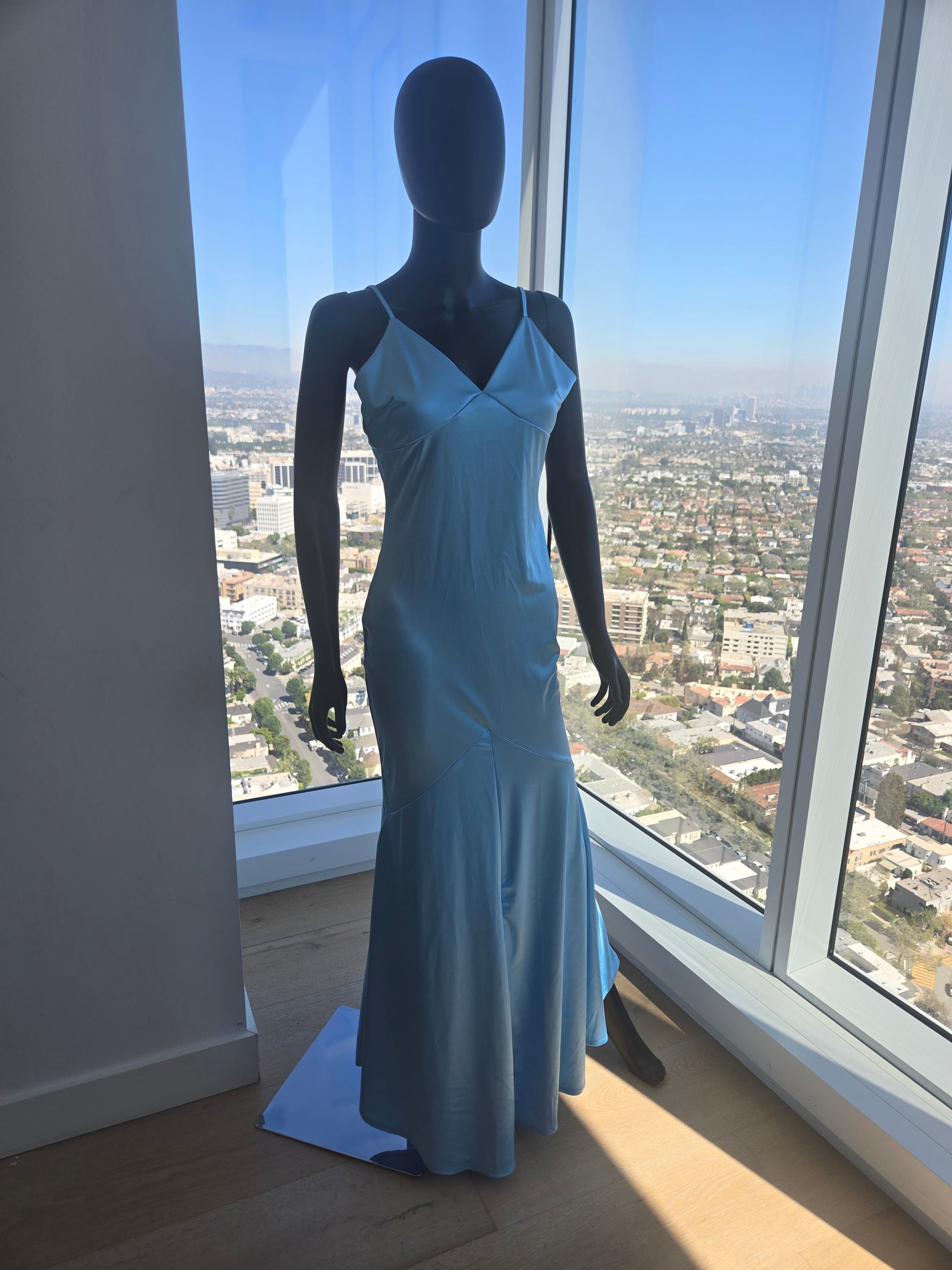 BEAUTIFUL BLUE EVENING GOWN MEDIUM