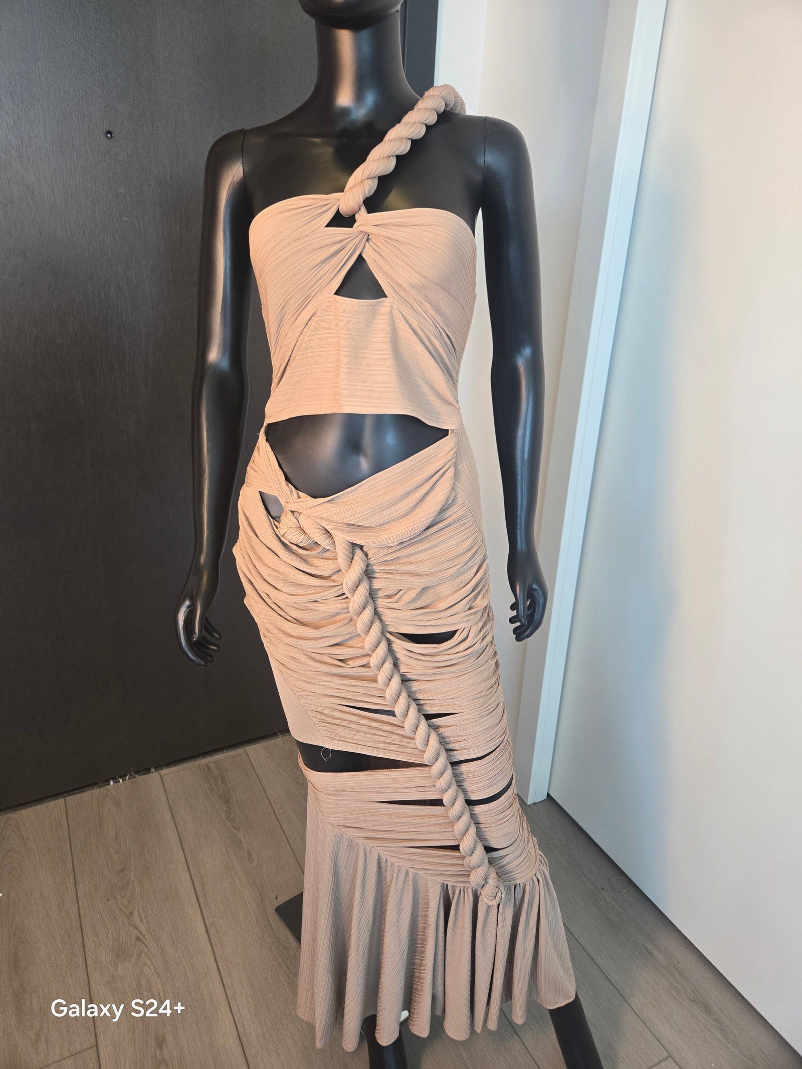 CUTE BEIGE DRESS MEDIUM