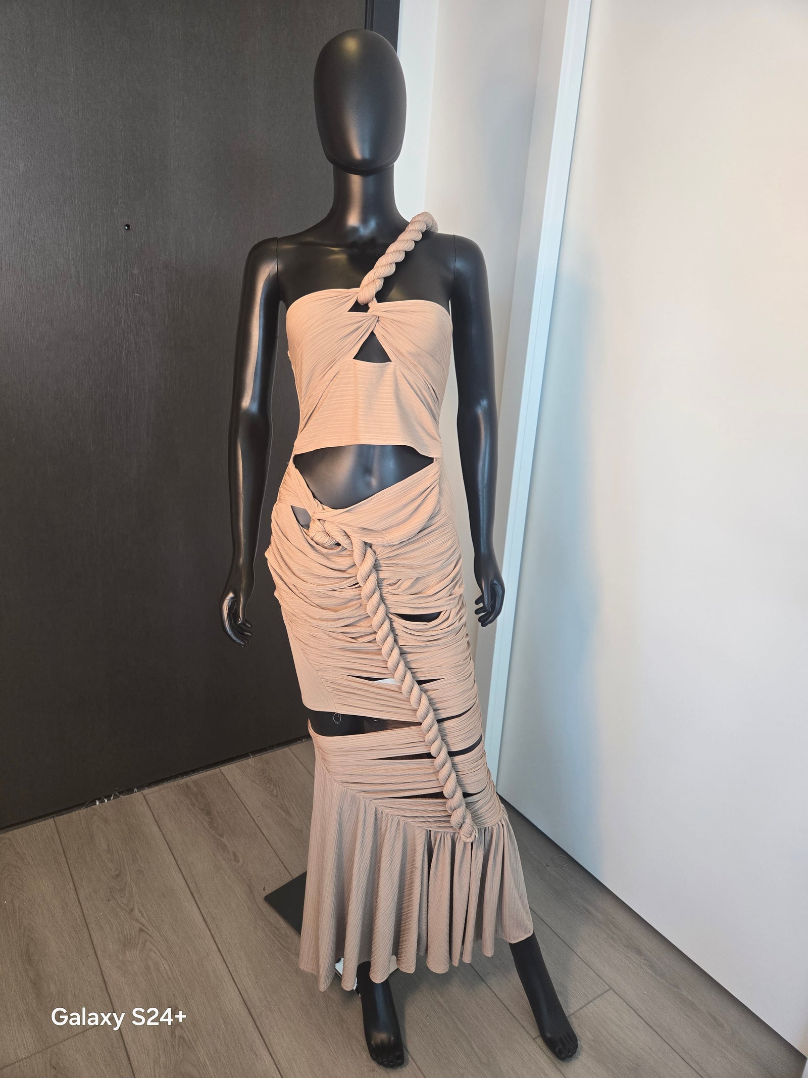 CUTE BEIGE DRESS MEDIUM