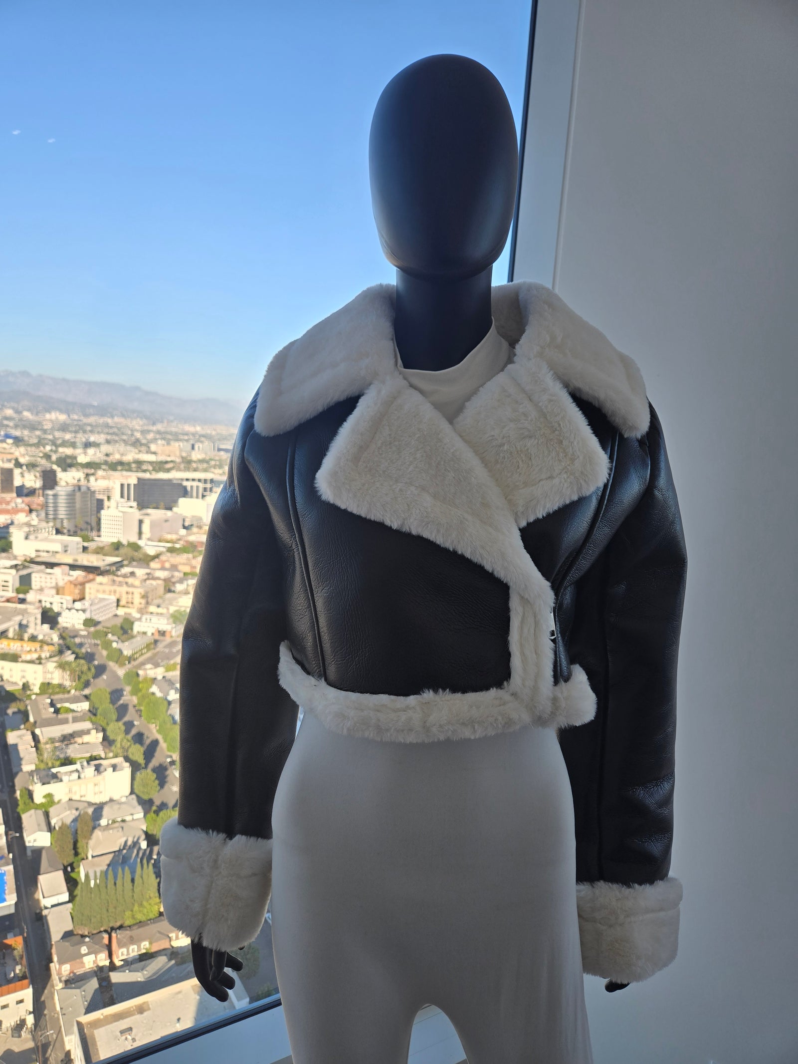 BLACK PLEATHER JACKET ONLY MEDIUM