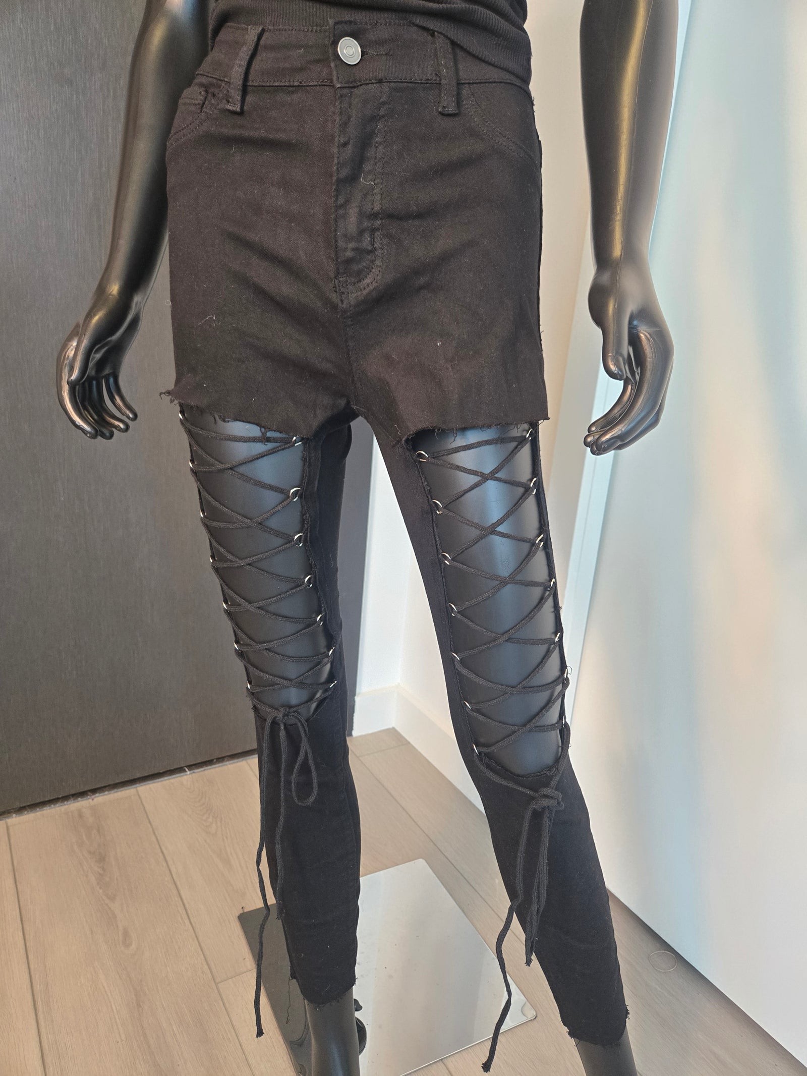 NEW!!! BLACK JEANS ONLY SIZE 5