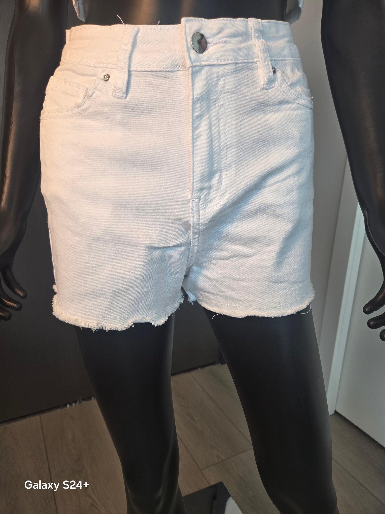 NEW!!! WHITE SHORTS SIZE 7