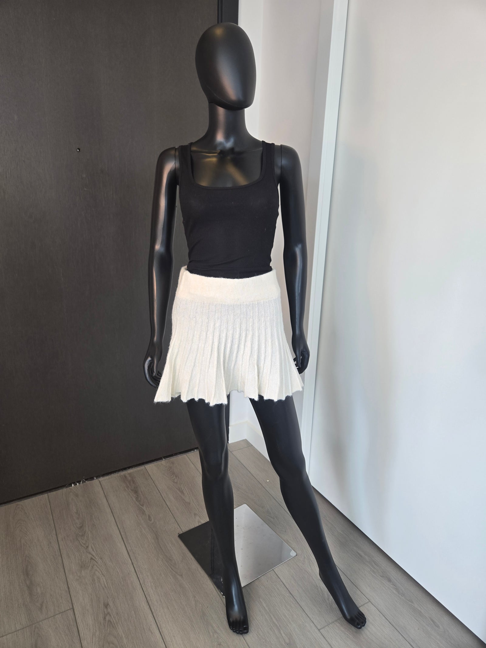 NEW!!! CREAM SKIRT ONLY MEDIUM