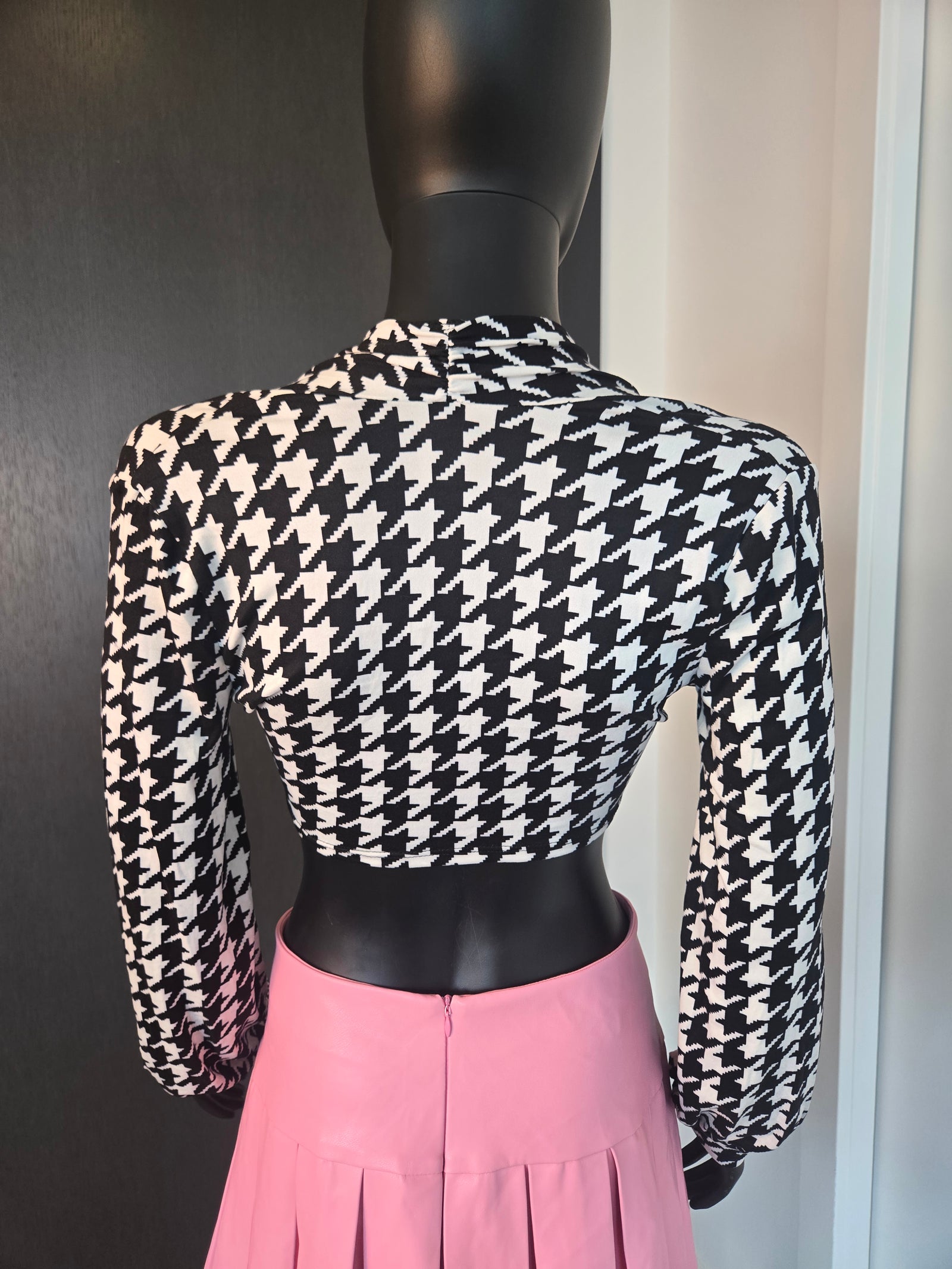 NEW!!! BLACK & WHITE TOP ONLY MEDIUM