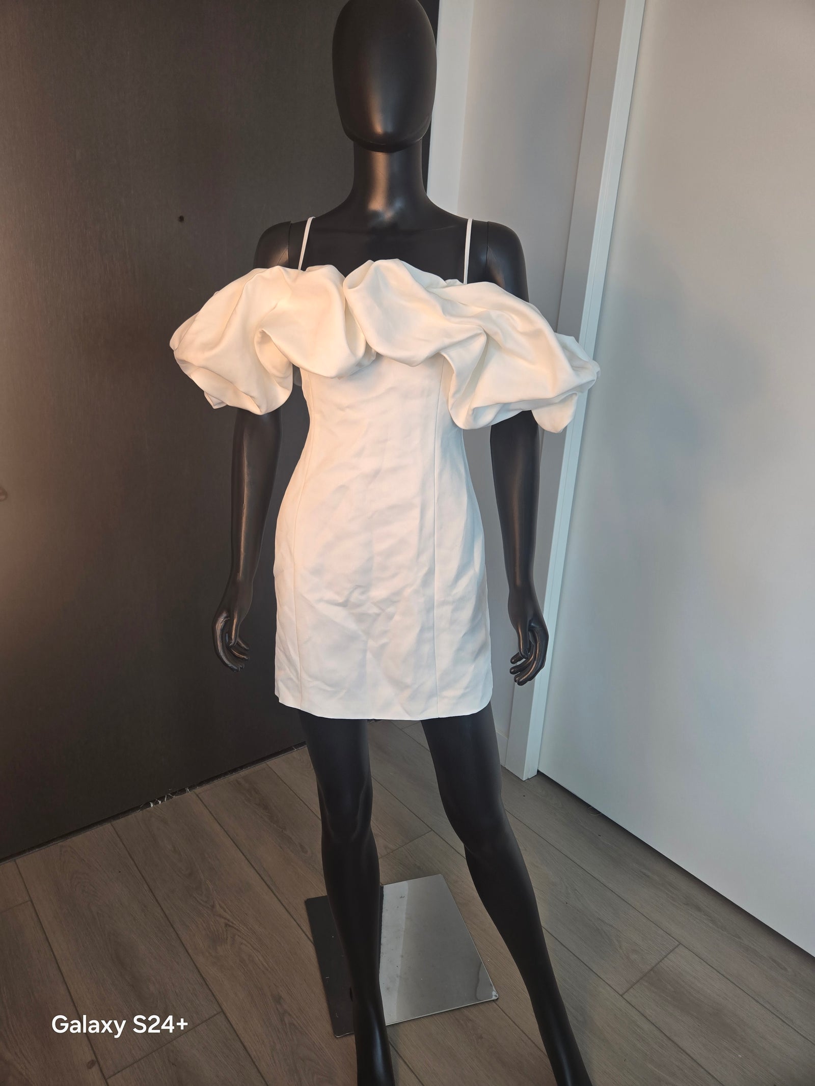 NEW!!! WHITE DRESS MEDIUM
