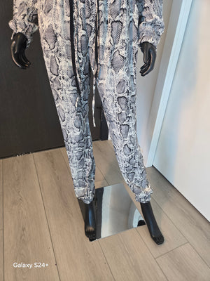 NEW!!! SNAKE PRINT PANT SET MEDIUM
