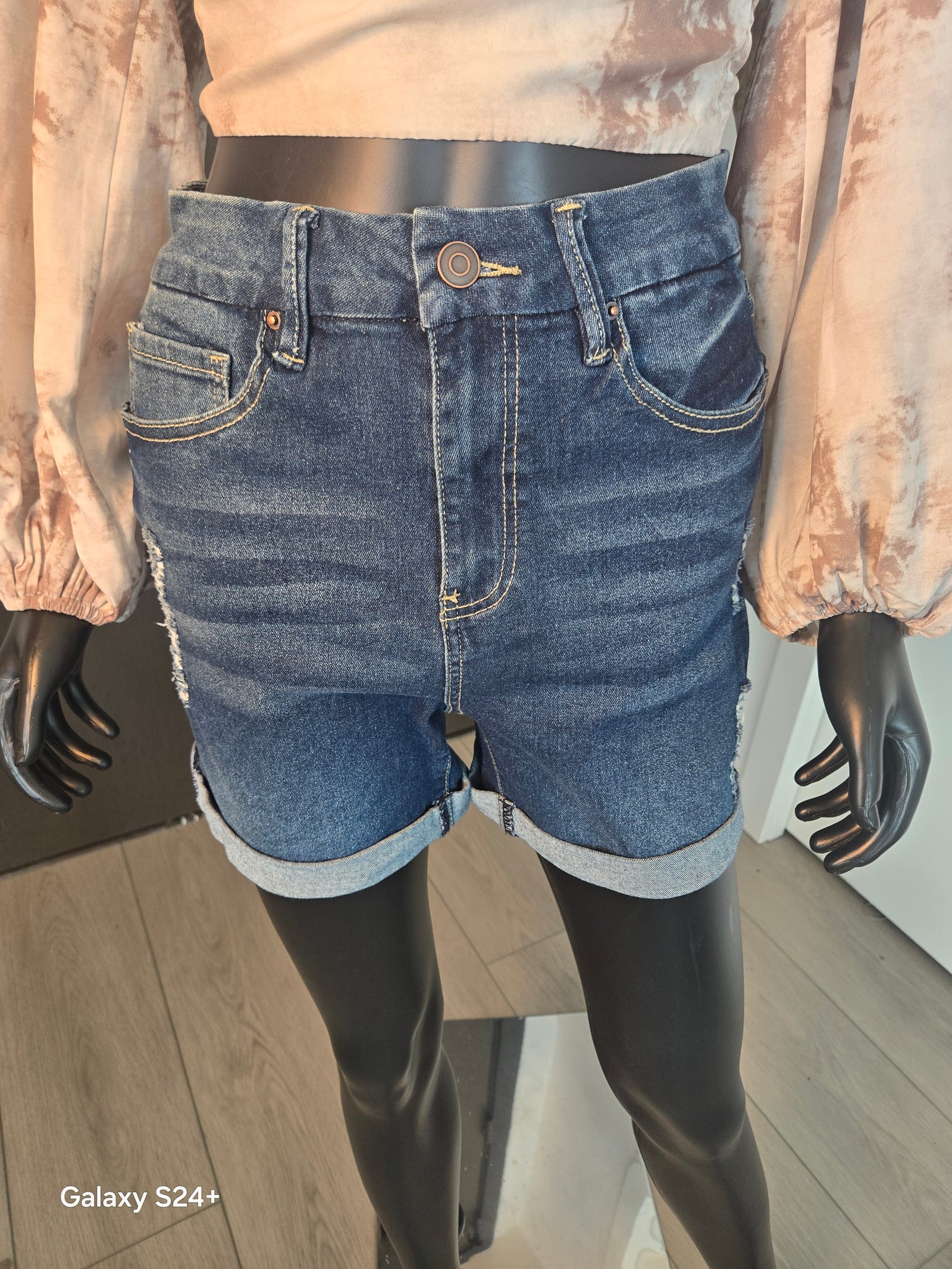 NEW!!! DENIM SHORTS SIZE 7