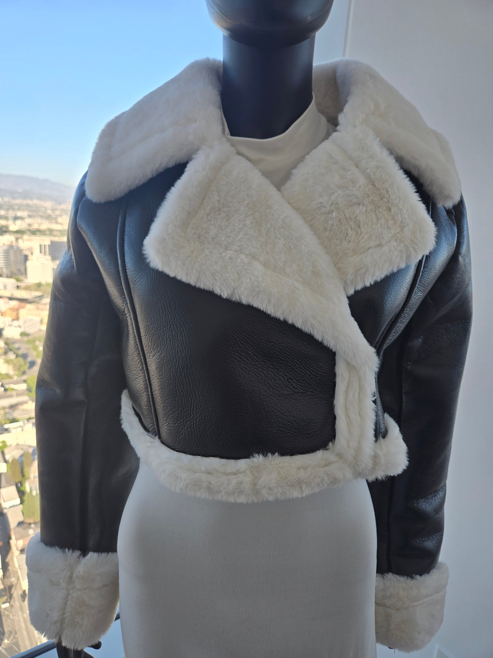 BLACK PLEATHER JACKET ONLY MEDIUM