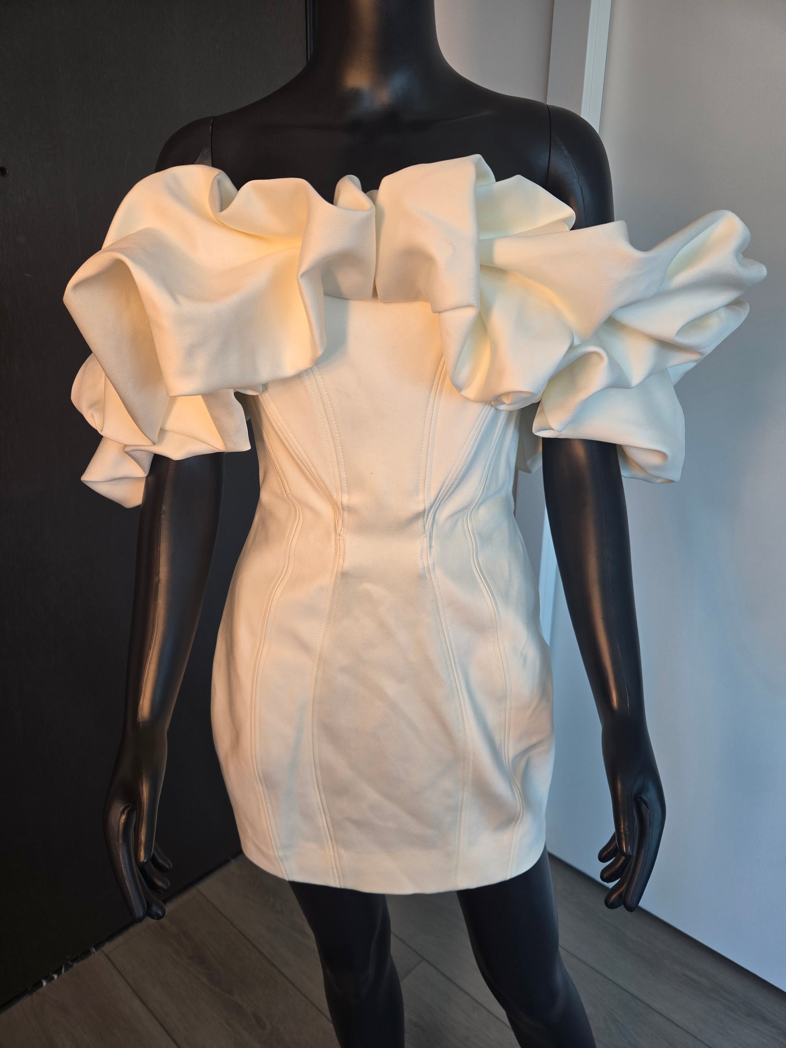 Cute! Dress Cream size Small