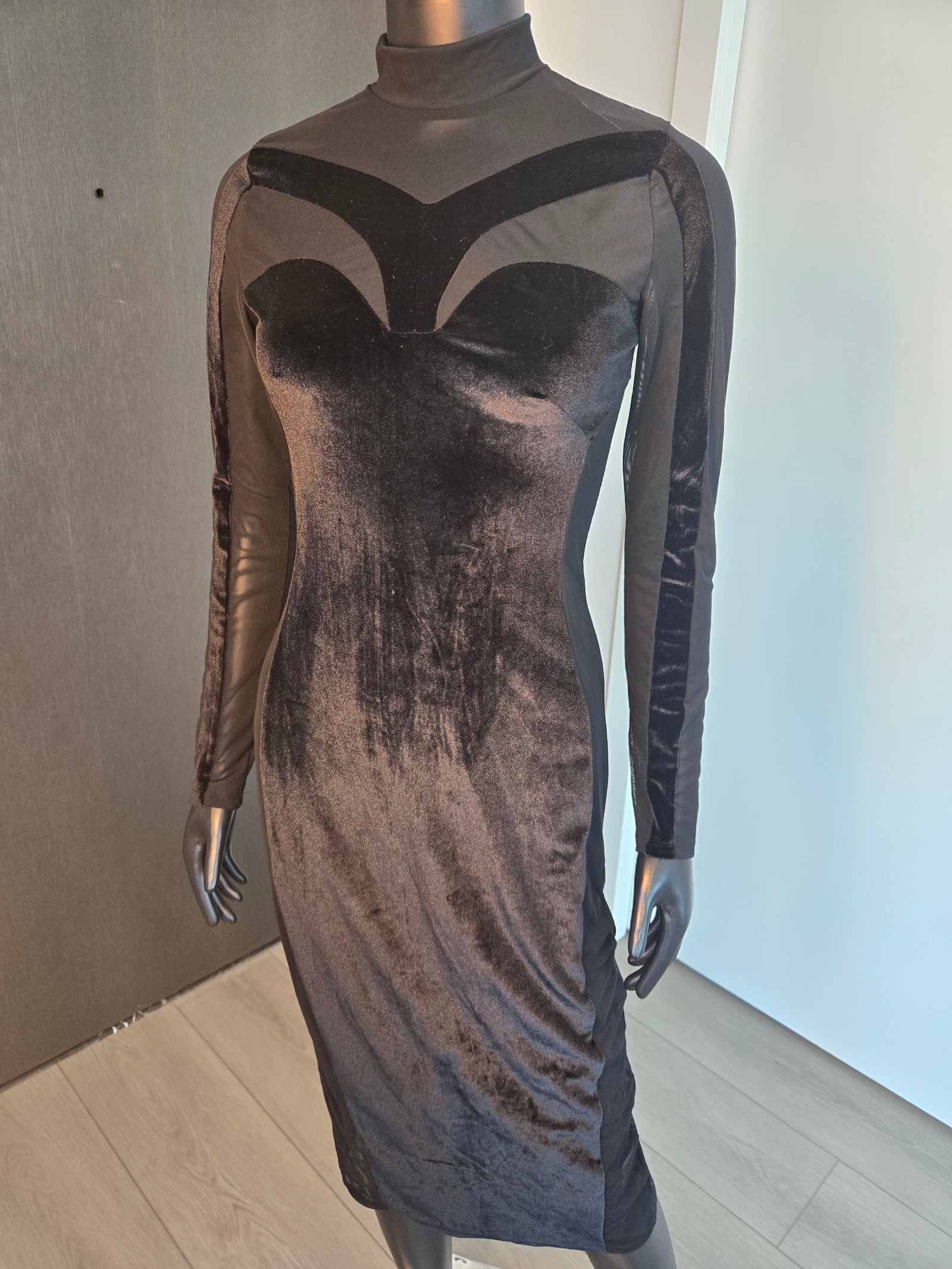 New! Long Sleeve Black Dress Medium
